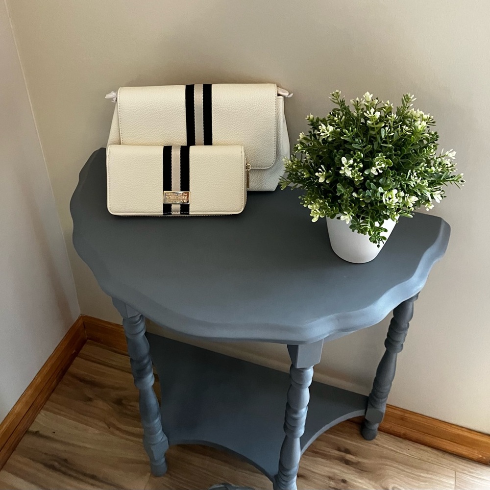 Badgley Mischka New York White and Black Handbag and matching zippered wallet